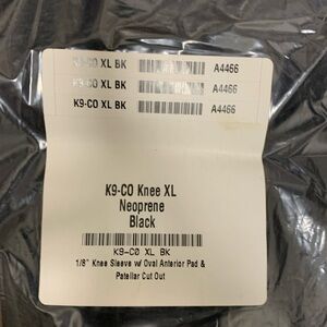 X Large 1/8” neoprene knee sleeve with patellar cutout
